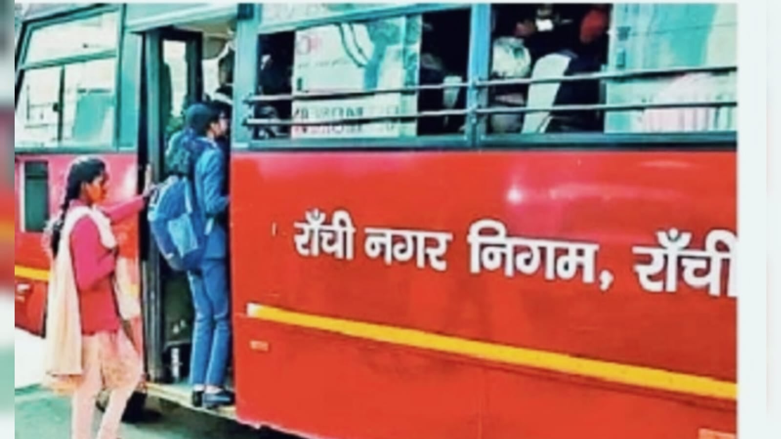 रांची में सिटी बस संचालन ठप: 50 से ज्यादा ड्राइवर-कंडक्टरों को हटाया गया, सड़कों पर शुरू किया प्रदर्शन