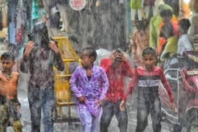 Weather Alert:आज झारखंड में तांडव मचा सकता है मौसम, कोल्हान के इन तीन जिलों में भारी बारिश के साथ वज्रपात का अलर्ट
