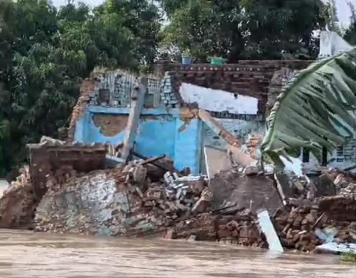 सोनपुर के सबलपुर गांव में गंगा नदी ने लिया विक्राल रूप,भीषण कटाव से 400 से अधिक घर गंगा में समाहित