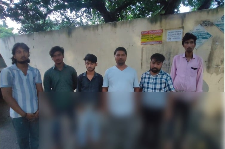 भागलपुर साइबर थाना की बड़ी कार्रवाई, नकली सर्टिफिकेट बनाने वाला कैफे का भंडाफोड़, 6 गिरफ्तार