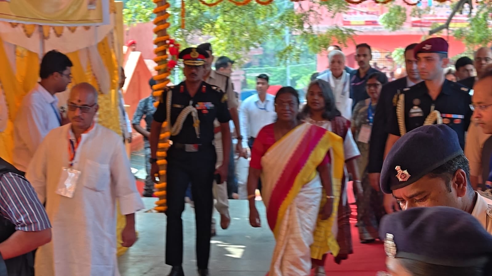 बिहार के गया जी पहुंची राष्ट्रपति द्रौपदी मुर्मू, पितरों का किया तर्पण