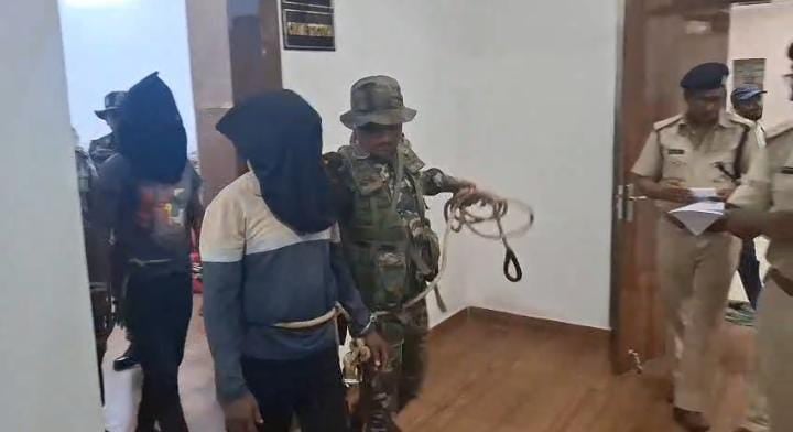 पाकुड़ पुलिस ने कुख्यात अपराधी मंजीत मुर्मू को किया गिरफ़्तार, नकदी-हथियार बरामद