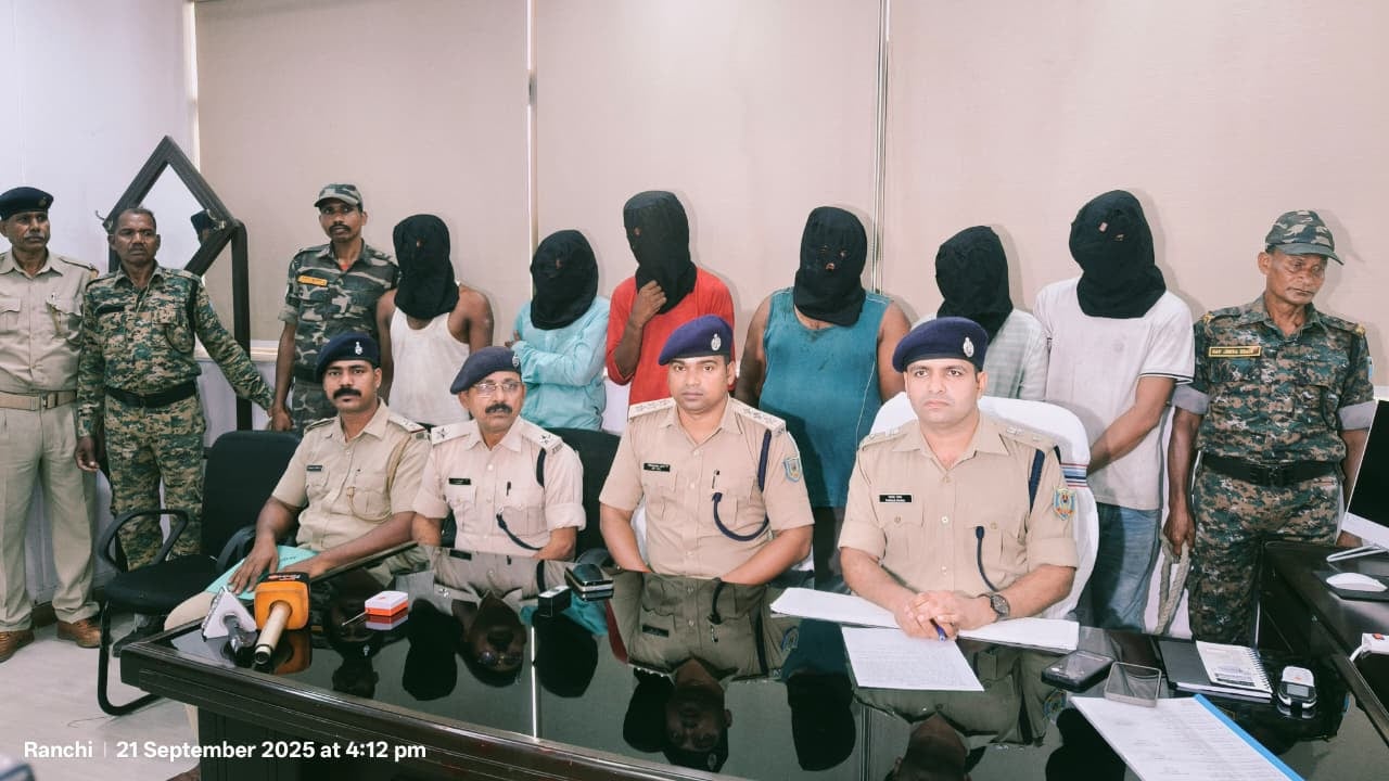 RANCHI NEWS: थाना में घुस कर पुलिसकर्मी की पिटाई और तोड़फोड़,महिला समेत आठ गिरफ्तार