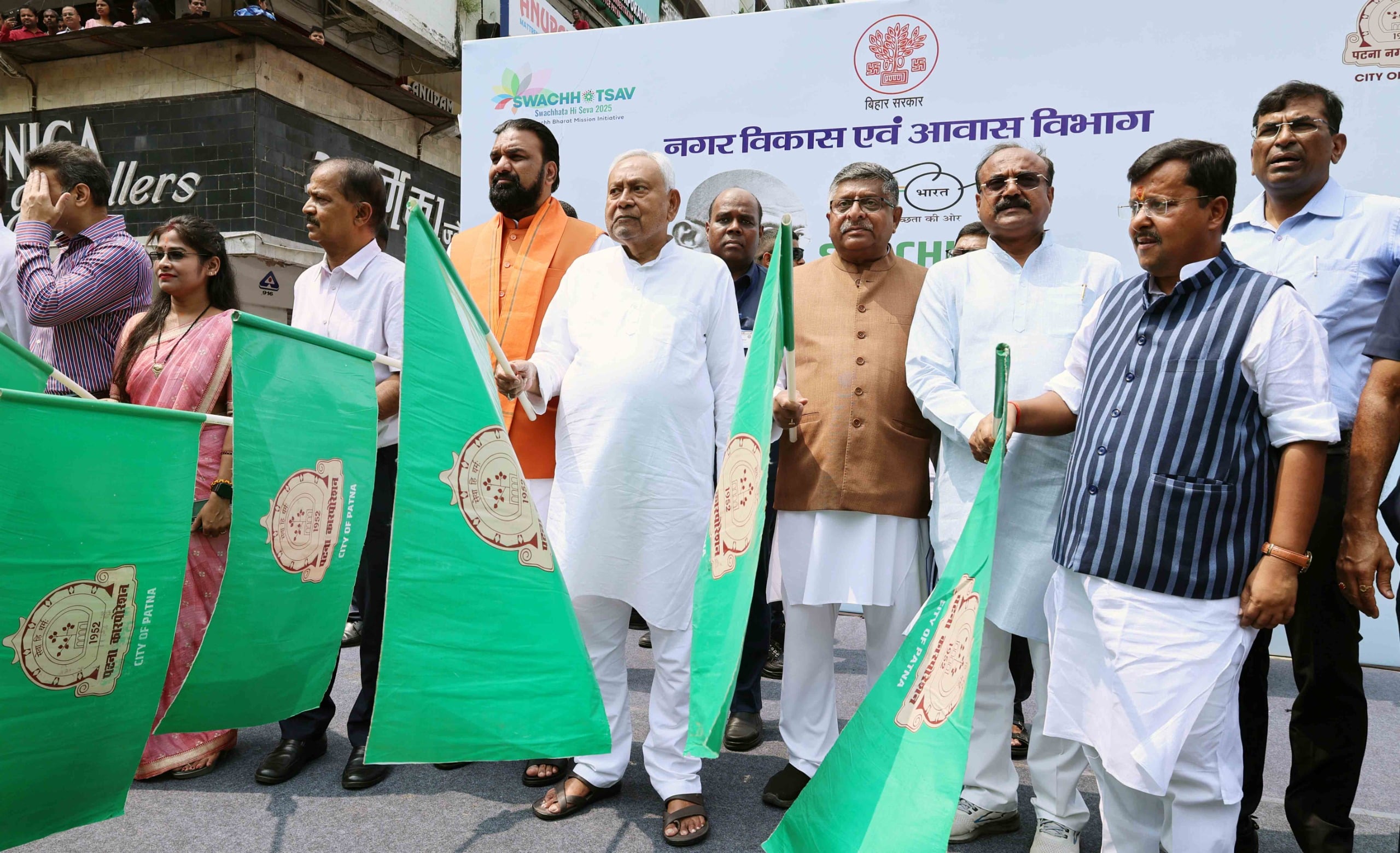 मुख्यमंत्री नीतीश कुमार ने जेपी गंगा पथ विस्तारीकरण सहित कई योजनाओं का किया शिलान्यास