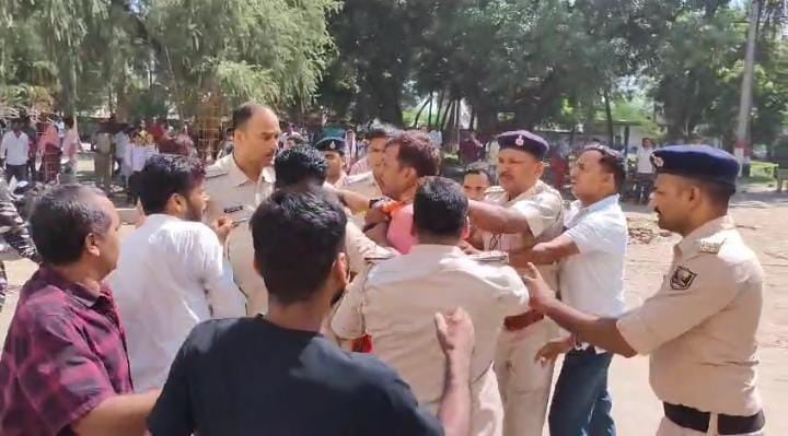 भागलपुर के तिलकामांझी विश्वविद्यालय में छात्र गुटों के बीच झड़प, विश्व विद्यालय अध्यक्ष लालू यादव घायल