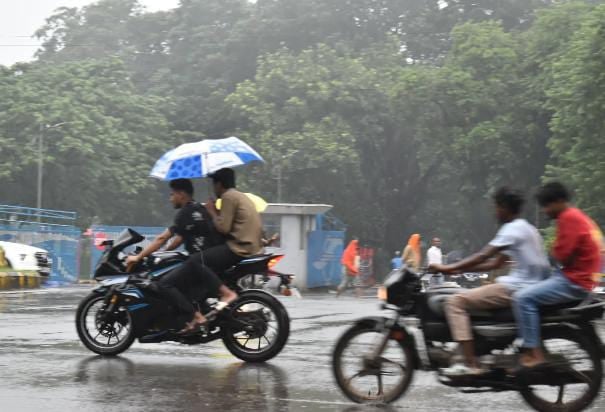Jamshedpur Weather: आज भी दुर्गा पूजा के मेले में खलल डाल सकता है मौसम, कोल्हान के इन जिलों के लोग रहें सावधान