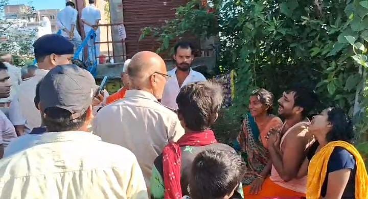 बाप रे! पहले की गई महिला की हत्या फिर बोरे में भरकर घर में ही छुपाया शव, दुर्गंध आने पर ऐसे हुआ मामले का खुलासा