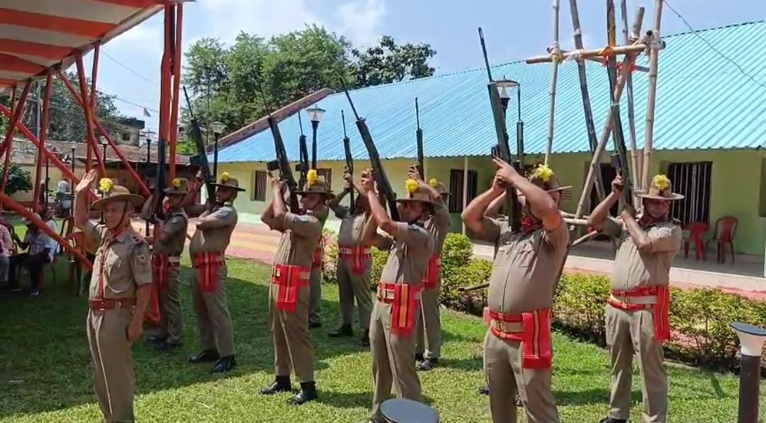 जैप-1 रांची में शौर्य और भक्ति का दिखा अनोखा समागम, अस्त्र-शस्त्रों और हथियारों की हुई पूजा, फायरिंग कर दी गई माँ को सलामी