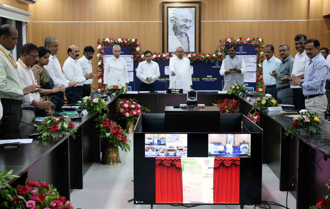 सीएम नीतीश ने 4233 करोड़ रूपये की  योजनाओं का किया शिलान्यास, किसानों के खाते में भेजे 113 करोड़