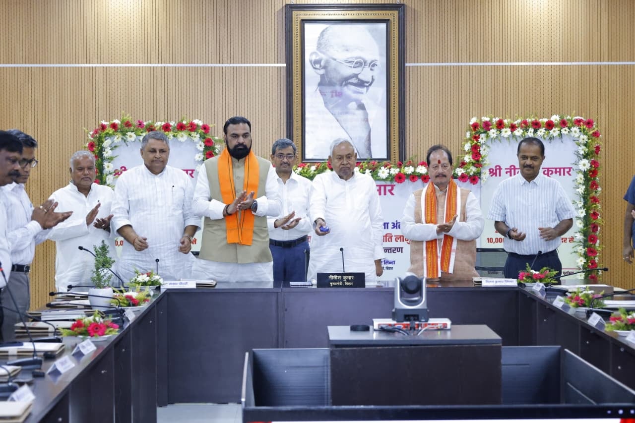 Big Update: बिहार कैबिनेट की बैठक में 129 फैसले, DA बढ़ा, फिल्म एंड ड्रामा इंस्टिट्यूट, पटना में 5-स्टार होटल और कई अहम निर्णय