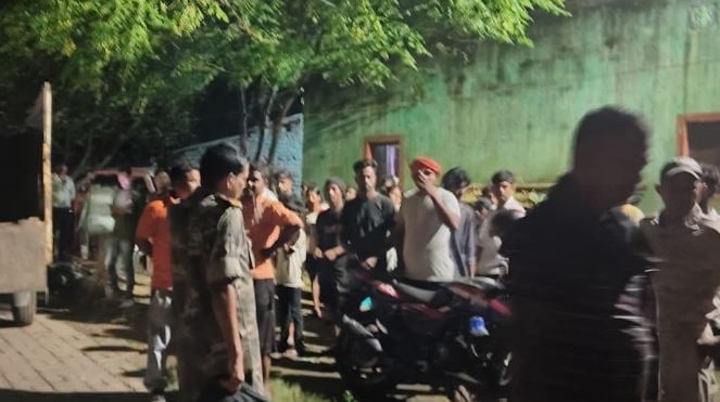 BIG BREAKING: धनबाद में एक ही परिवार के तीन लोगों की मौत, जहर खाने के आशंका, मचा हड़कंप