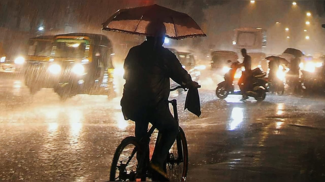 अक्टूबर में सावन-भादो जैसी बारिश, क्या है इसकी वजह! कितना फायदा और कितनी नुकसानदायक है यह बारिश