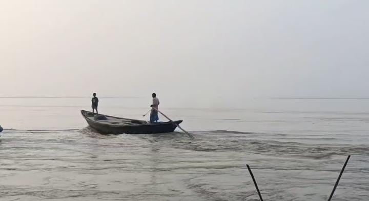 गंगा नदी का जलस्तर बढ़ने से साहिबगंज के लोग परेशान, प्रशासन से कर रहे है ये मांग