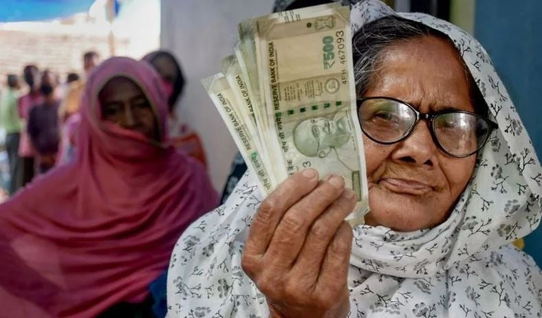 मंईयां से पहले बुजुर्ग और विधवा के खाते में भेजी गई सर्वजन पेंशन योजना की किस्त, 2.39 लाख लाभुकों को 23.64 करोड़ का हुआ भुगतान