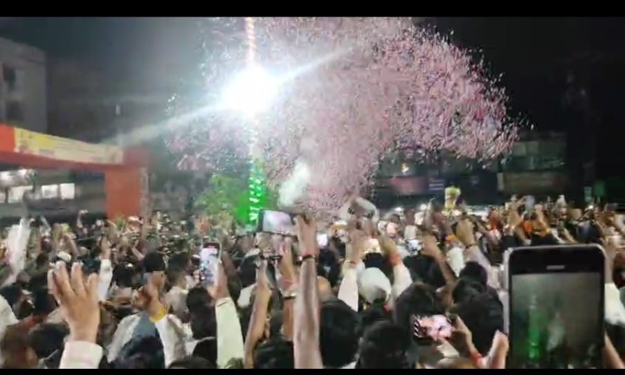 धनबाद से बड़ी खबर: आठ साल बाद घर लौटे पूर्व विधायक संजीव सिंह, समर्थकों ने किया भव्य स्वागत , सरायढेला में उत्सव जैसा माहौल