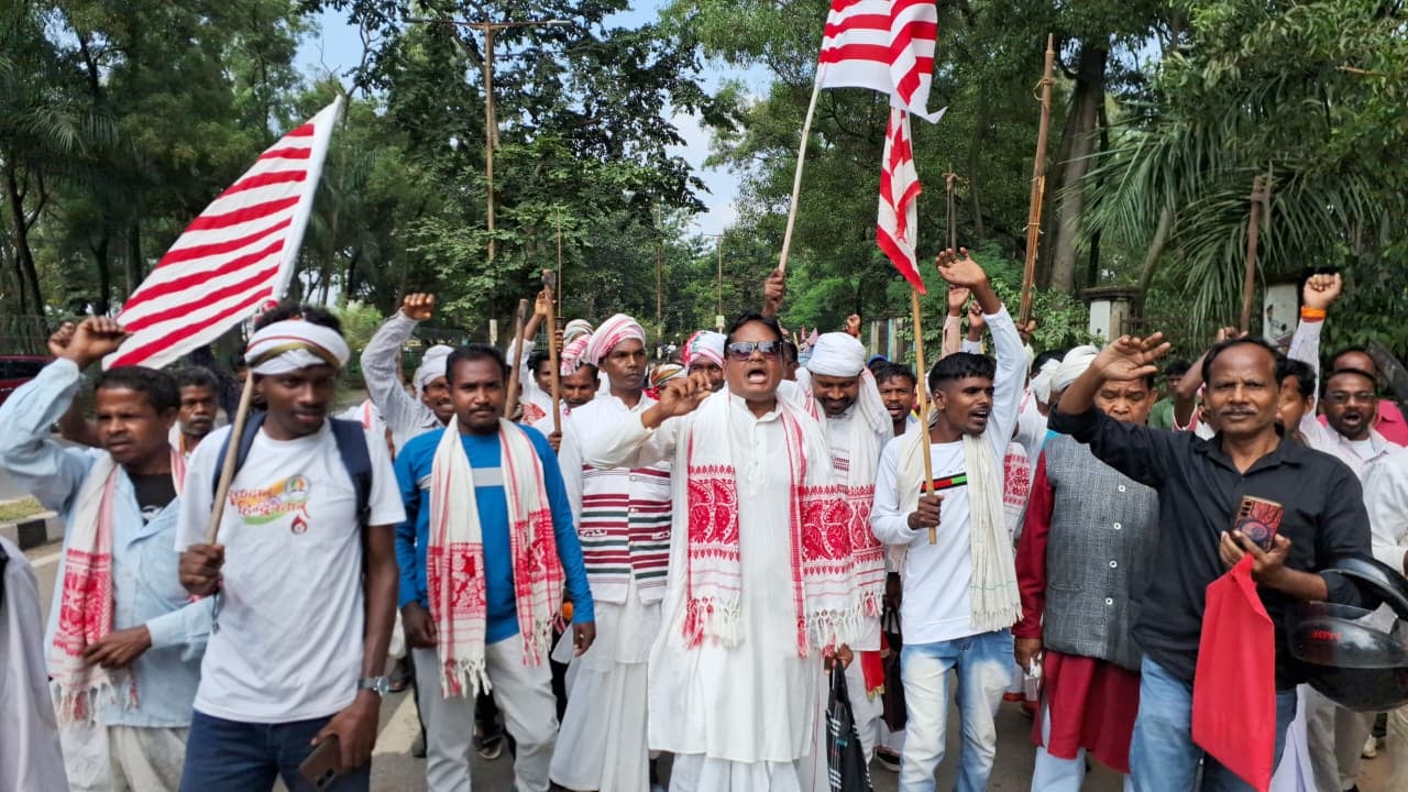 कुड़मी के खिलाफ अब बड़े आंदोलन की तैयारी,राज्य और केंद्र सरकार को आदिवासियों ने दी चेतावनी,कंट्रोल करना हो जाएगा मुश्किल