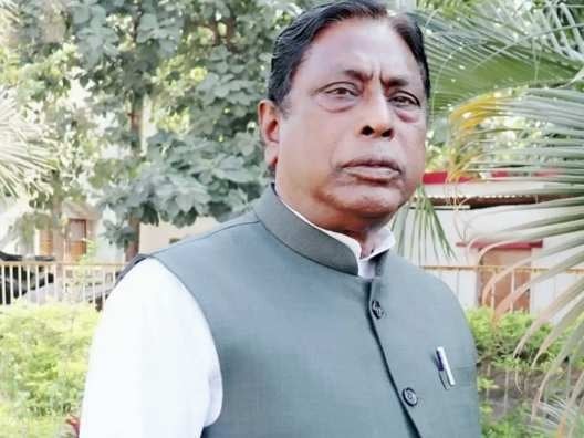 होटवार जेल में पूर्व मंत्री आलमगीर आलम के सेल से मोबाइल का चार्जर बरामद, कई अधिकारियों पर गिरी गाज