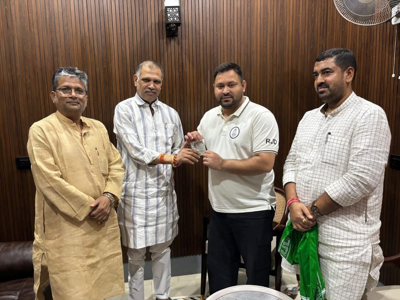 बिहार में एनडीए को एक बार फिर बड़ा झटका, सूरजभान सिंह ने छोड़ा साथ, आरजेडी में हुए शामिल