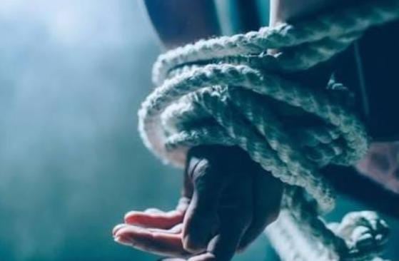 बाप रे! पहले किया अगवा फिर पिलास से नोचा सिर और कांख का बाल, इसके बाद पार कर दी हैवानियत की सारी हद पार