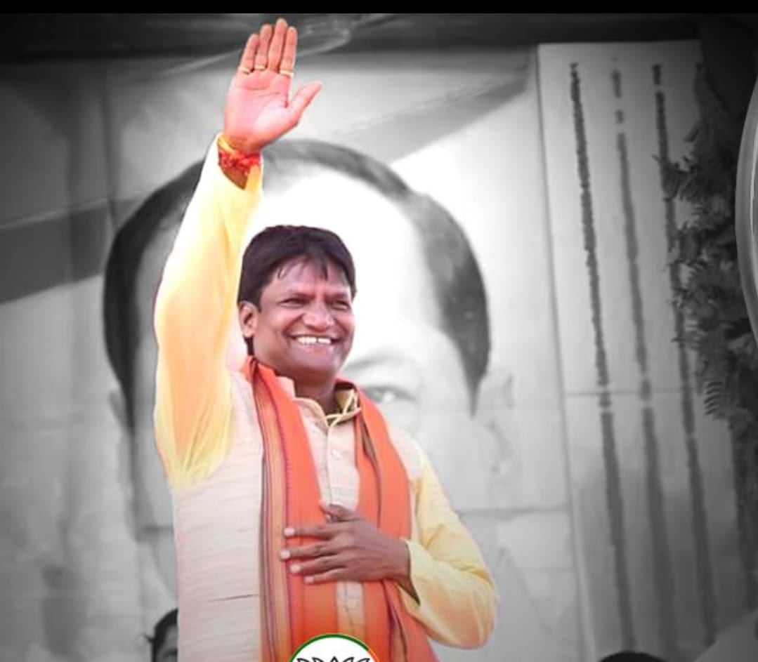 "मैं विधायक ढुल्लू बोल रहा हूं, तुम्हें फैक्ट्री लगानी है तो मेरे आदमी को दस लाख  रंगदारी दो"