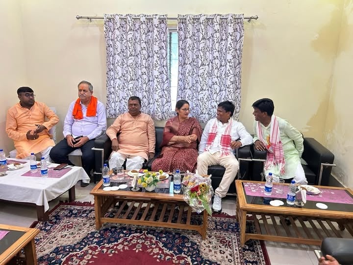 धनबाद सांसद ढुल्लू महतो भारी पड़ेंगे कि कोडरमा सांसद सुविधा छिनने में सफल होंगी, वंदे भारत का फेरा क्यों बनेगा तराजू, पढ़िए !