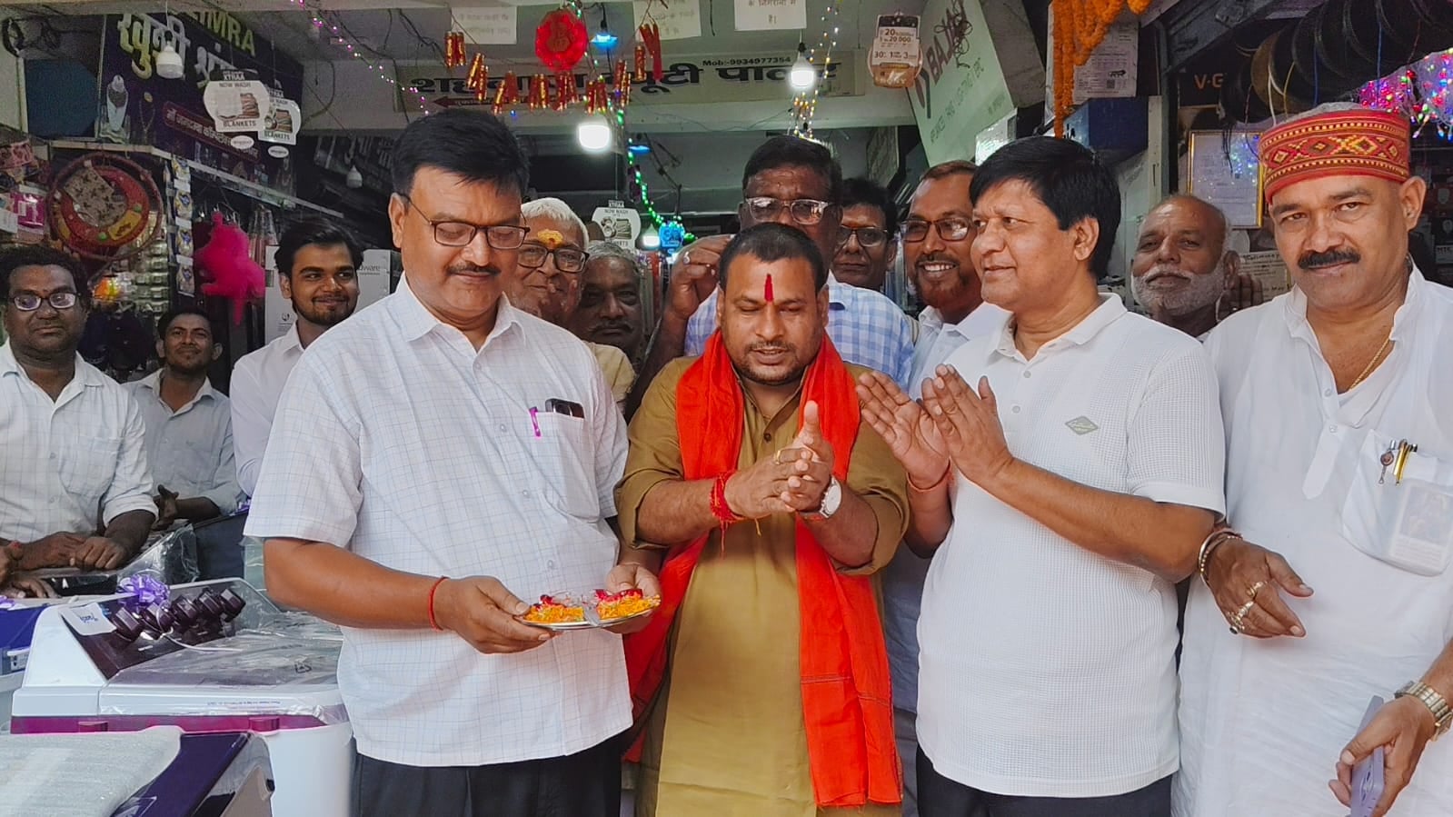 हैदरनगर में सजा धनतेरस का बाजार, जमकर हुई खरीदारी