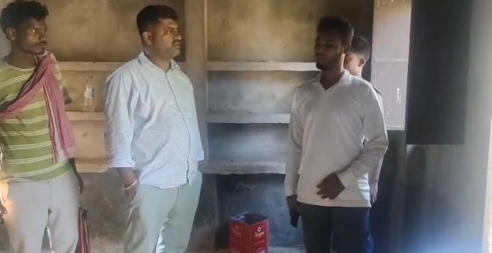 ना जानें कब से पाकुड़ में हो रही थी राशन वितरण में हेराफेरी, ख़ुलासा होते ही डीलर के खिलाफ बड़ी कार्रवाई