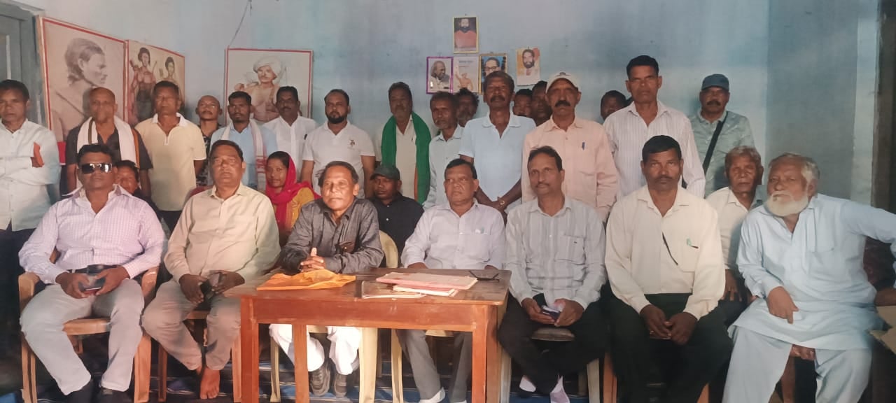 बीडीओ पर कमीशनखोरी का लगा आरोप, अधिकारी के खिलाफ सड़कों पर उतरे लोग