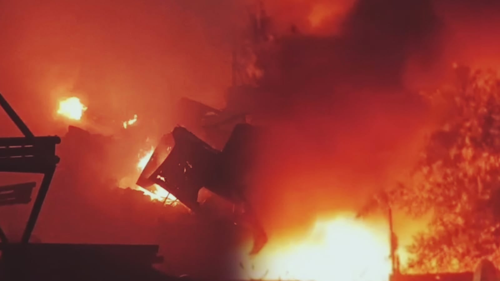 जमशेदपुर में दीवाली के दिन स्क्रैप टाल में लगी भीषण आग, लाखों का नुकसान