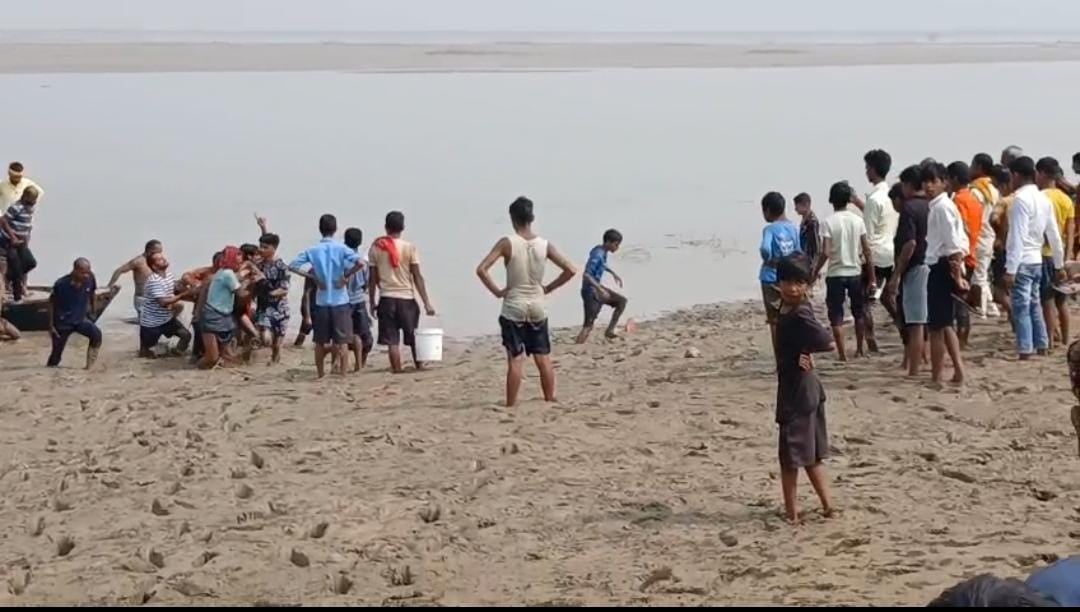 गंगा स्नान के दौरान युवक की डूबने से मौत, छठ पर्व मनाने गुजरात से आया था गांव, परिवार में मातम