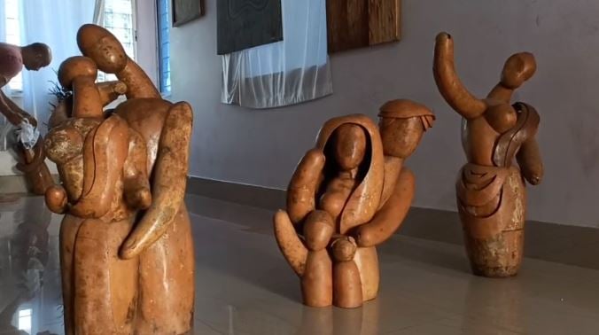 सूखे कद्दू से बनाया कलाकृति और मिल गया इंटरनेशनल अवार्ड, जानिए देवघर के इस शख्स को और उनकी कलाकृति को