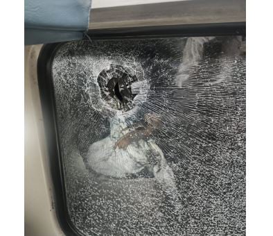 बड़ी खबर: मनोहरपुर में दुरंतो एक्सप्रेस पर पथराव, एक यात्री घायल, जांच जारी