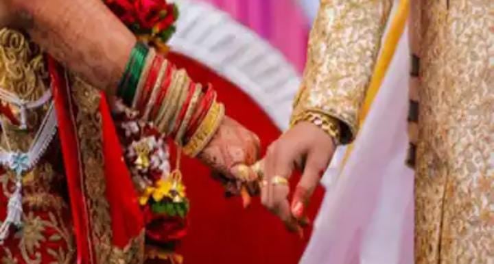 सच्चा प्यार करने वालों के साथ खडी हुई सरकार ! इंटरकास्ट मैरिज पर 10 लाख रुपये का तोहफा, जान लें क्या है प्रोसेस