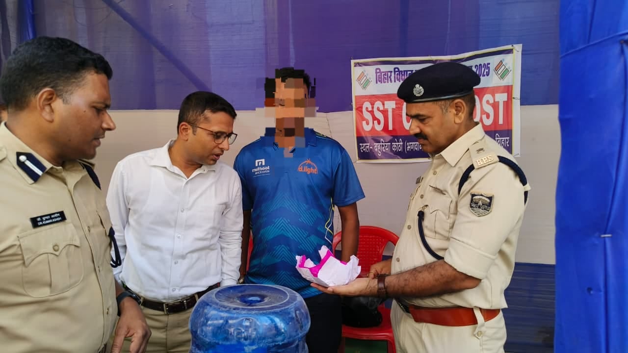 बिहार SST टीम की बड़ी कार्रवाई, वाहन चेकिंग के दौरान बहुरिया कोठी से 17.45 लाख का सोना बरामद, एक गिरफ़्तार