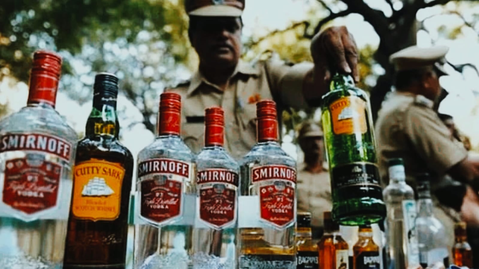 गिरिडीह में महुआ माफियाओं पर शिकंजा! 1000 लीटर देसी शराब जब्त