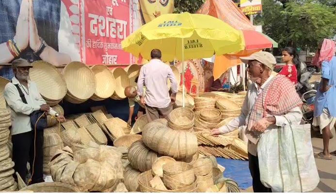 लोक आस्था का महापर्व कल से शुरू, सूप, डाला और डगरा से सजा देवघर बाजार