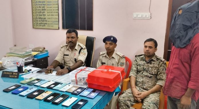 एक चोर ऐसा भी : ट्रेन में चुराता था बैग और मोबाइल, लॉज में रहकर करता था सरकारी नौकरी की तैयारी