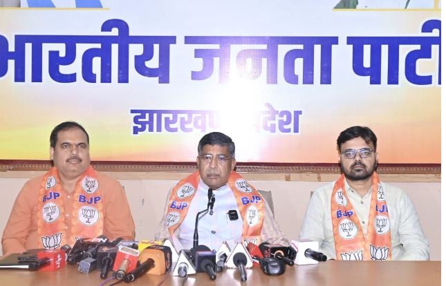 चाईबासा में हुए लाठीचार्ज पर भाजपा हुई आक्रामक, कहा- जनता के लोकतांत्रिक अधिकारों को लाठी, गोली से कुचल रही हेमंत सरकार