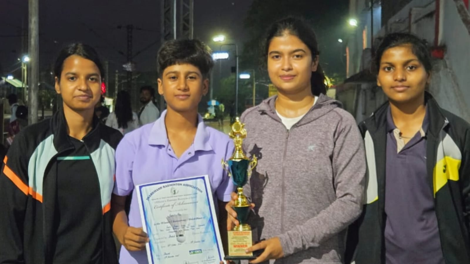 देवघर की लाडली रोज ने बैडमिंटन में रचा इतिहास! अंडर-15 युगल वर्ग में जीता स्वर्ण पदक