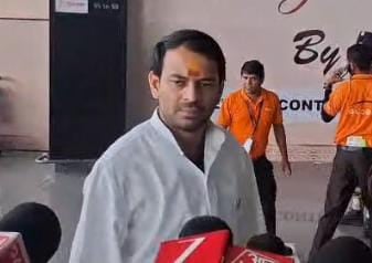 Bihar Election Update:राहुल गांधी जिंदगी भर मछली पकड़ते रह जाएंगे, तेज प्रताप यादव का राहुल गांधी पर तीखा हमला