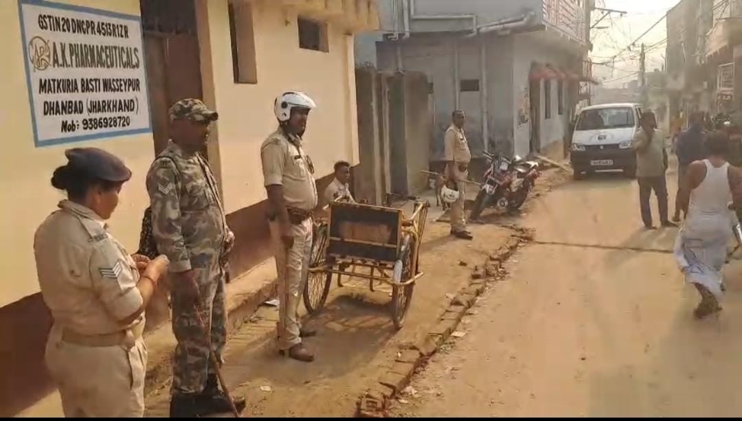 वासेपुर में धनबाद पुलिस का छापा, प्रिंस खान के गुर्गों को दबोचने पहुंची है पुलिस