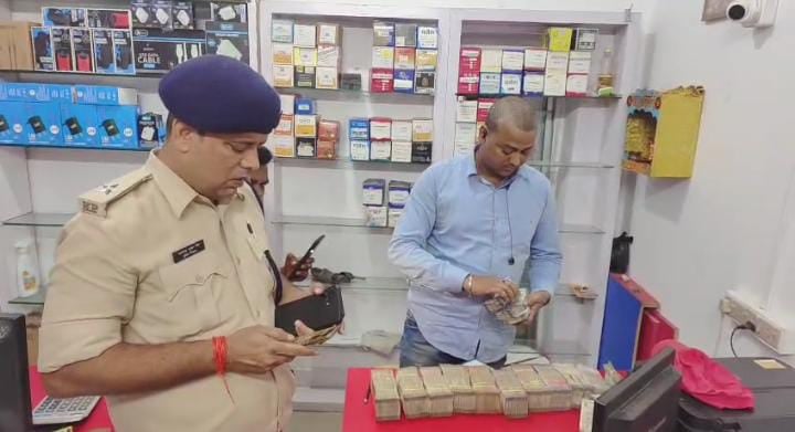 बिहार विधानसभा चुनाव के 2 दिन पहले हो गया बड़ा खेल, इस होटल से भारी मात्रा में नगद बरामद