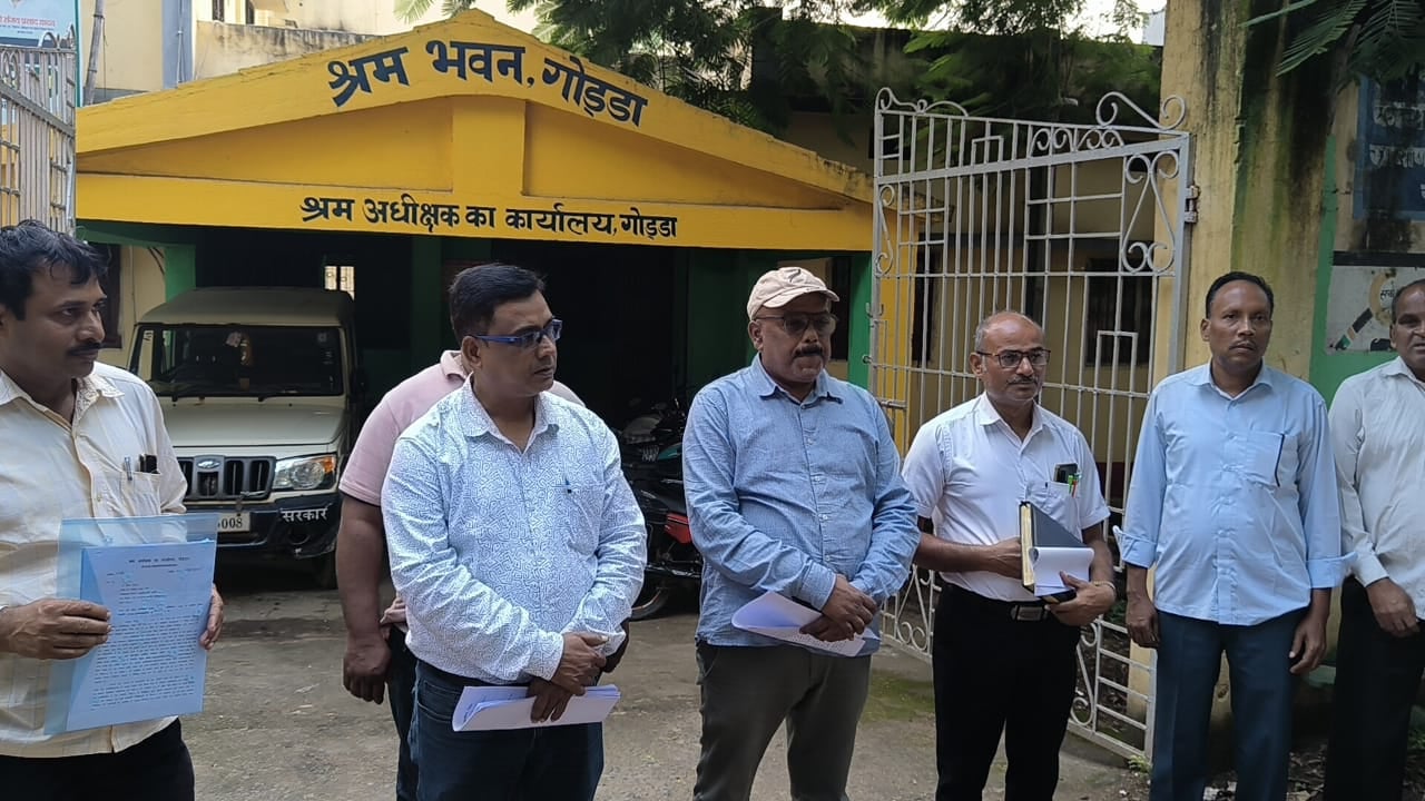 श्रम अधीक्षक ने जारी किया ऐसा फरमान कि निजी विद्यालय संचालकों के छुट गये पसीने,पढ़ें क्या लिखा था नोटिस में