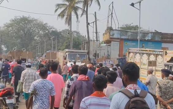 कुड़मी को ST दर्जा देने के विरोध में हिरणपुर में आक्रोश महारैली, सड़कों पर उतरे सैकड़ों प्रदर्शनकारी