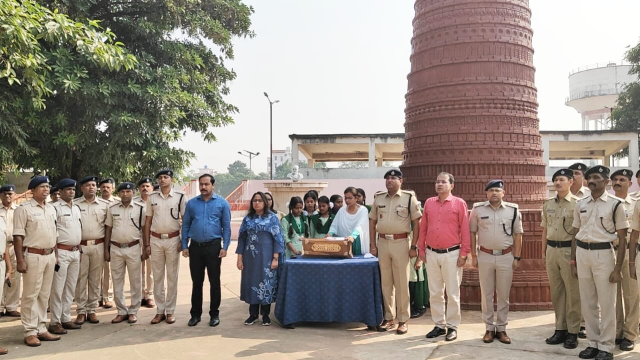 राष्ट्र गीत "वन्दे मातरम्" के 150 वर्ष हुए पूरे, लेकिन गोड्डा में कार्यक्रम के नाम पर निभाई गई केवल औपचारिकता