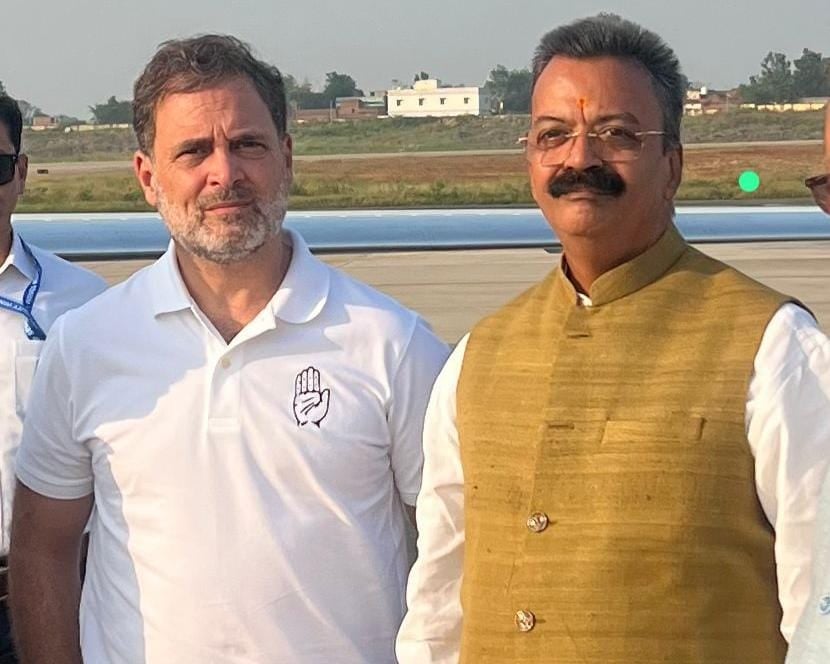 बिहार से चुनाव प्रचार कर वापस दिल्ली लौटे राहुल गांधी, देवघर में झारखंड कांग्रेस प्रदेश उपाध्यक्ष से जाना राज्य में चल रही पार्टी की गतिविधियां