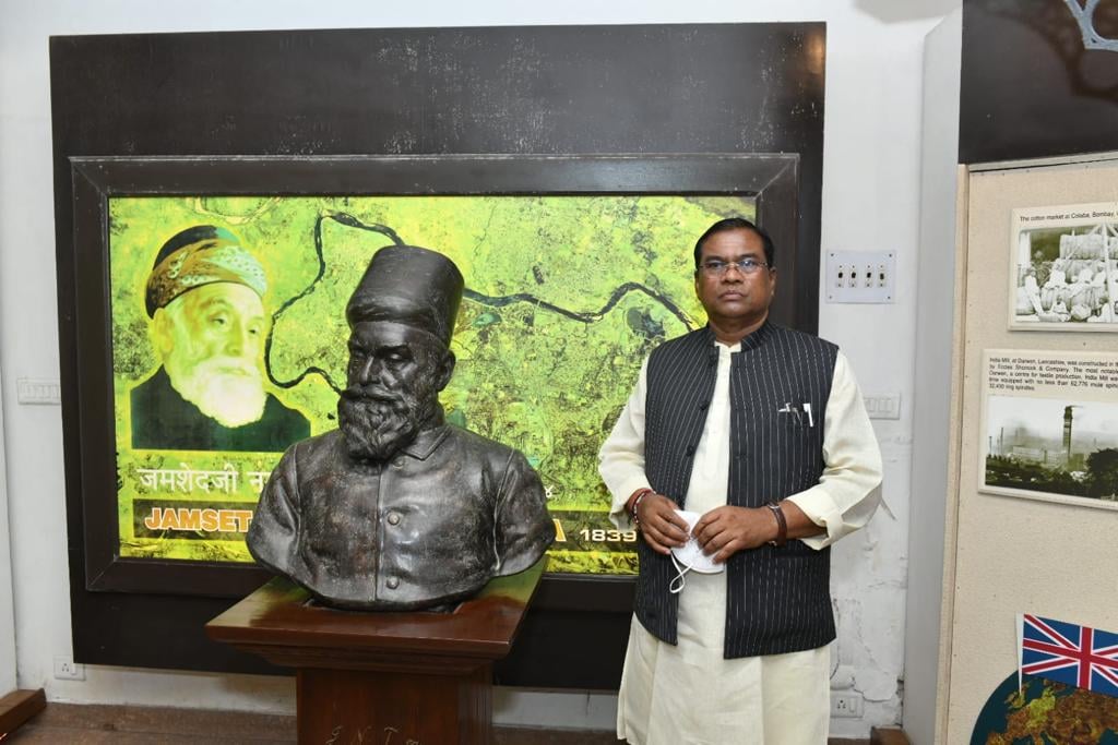 केन्द्रीय इस्पात राज्य मंत्री फग्गन सिंह कुलिस्ते आज जमशेदपुर पहुँचे ..निजीकरण को सरकार का सही कदम बताया