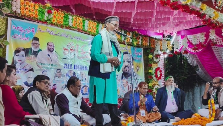 विश्व उर्दू दिवस पर मोहम्मदगंज में ऑल इंडिया मुशायरा का हुआ आयोजन,  रातभर जमी अदब की महफ़िल