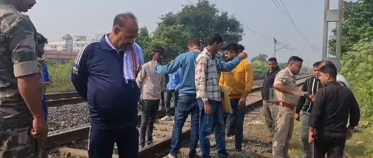 धनबाद के भूली मोड़ रेलवे लाइन के पास मिला महिला का शव, इलाके में सनसनी