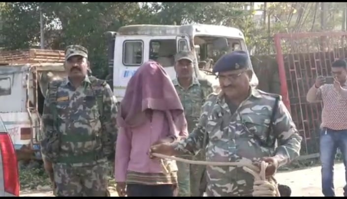 माओवादी धराया, करोड़ों के नुकसान का है आरोपी